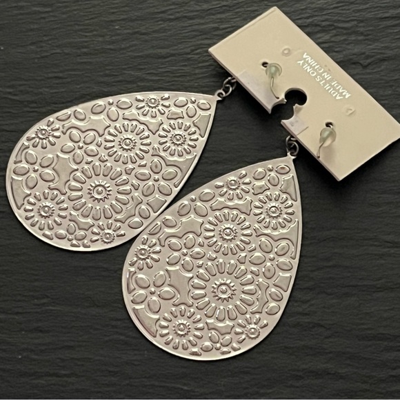 Boho Teardrop Dangle Statement Earrings Blue Silver Floral Print NWOT - Picture 7 of 10